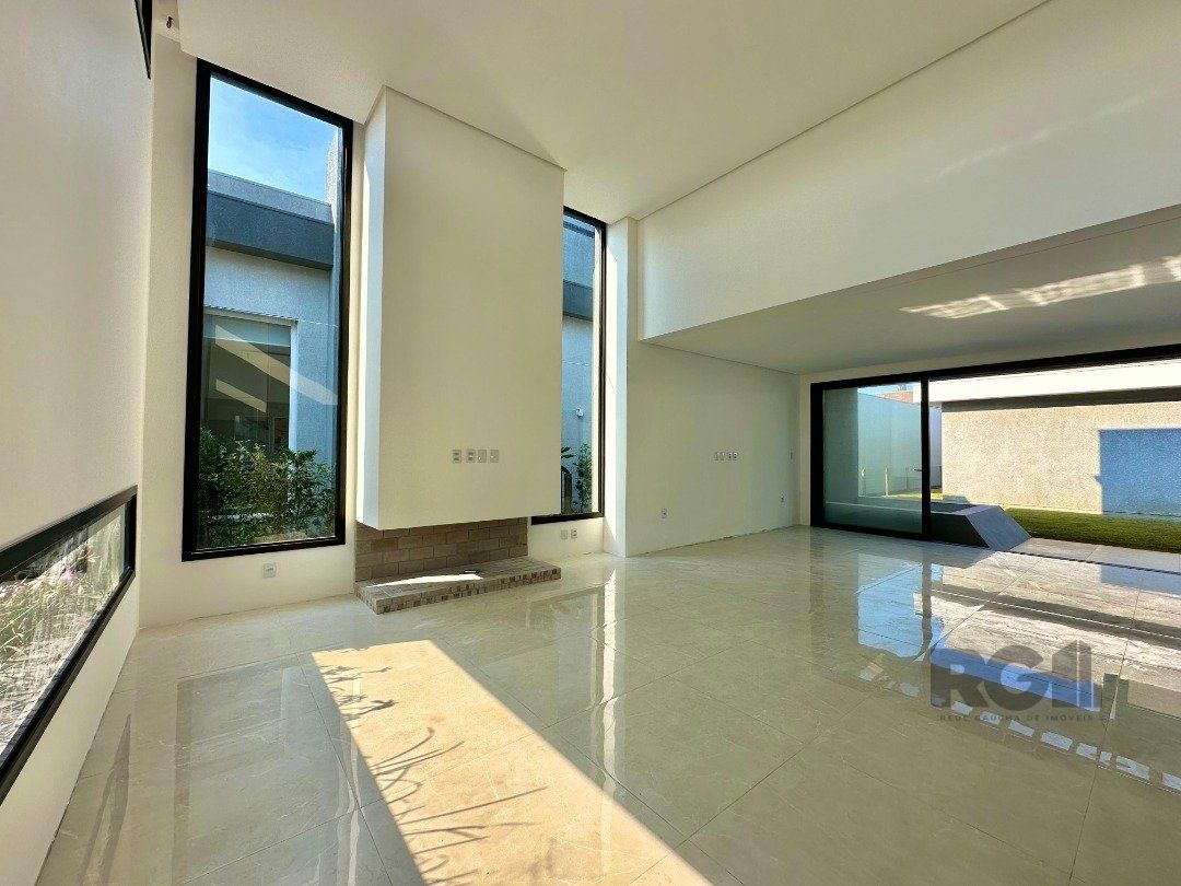 Casa de Condomínio à venda com 3 quartos, 242m² - Foto 4