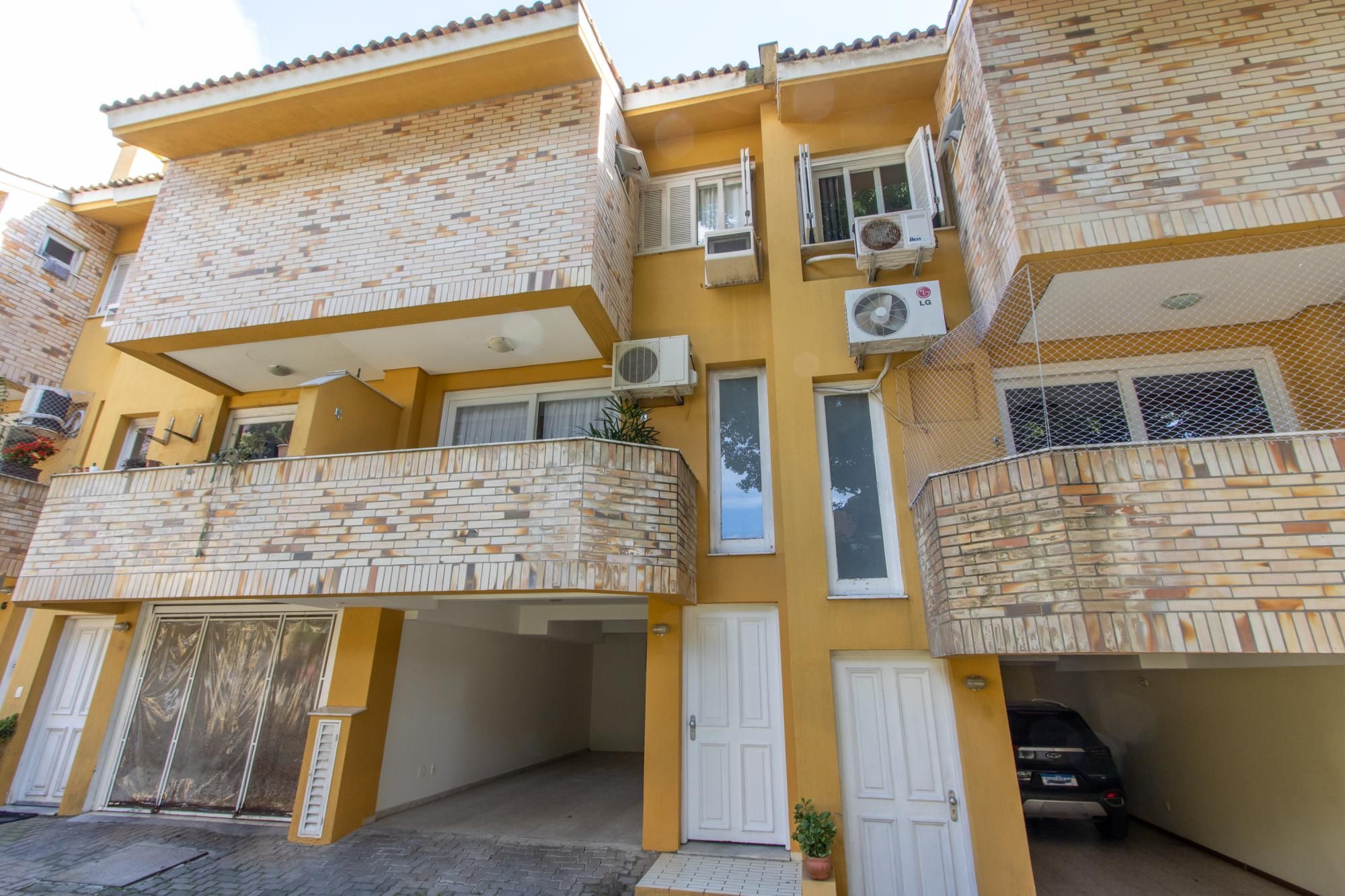 Casa em condomínio de 3 dorm. na Tristeza