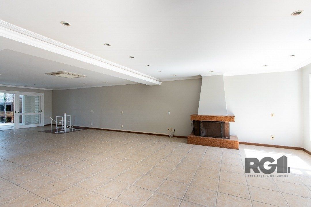 Casa à venda com 3 quartos, 320m² - Foto 2