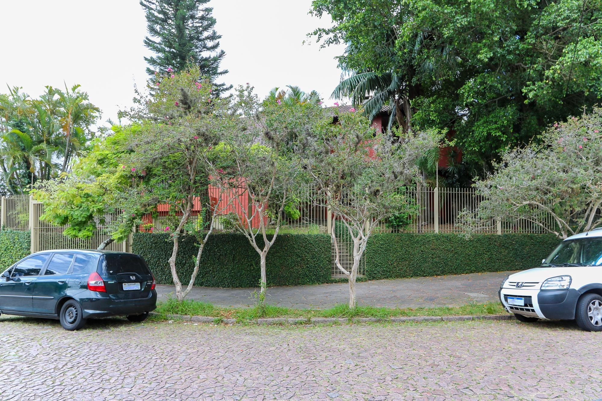 Casa de 03 dormitórios no bairro Vila Assunção, zona sul de Porto Alegre, RS.