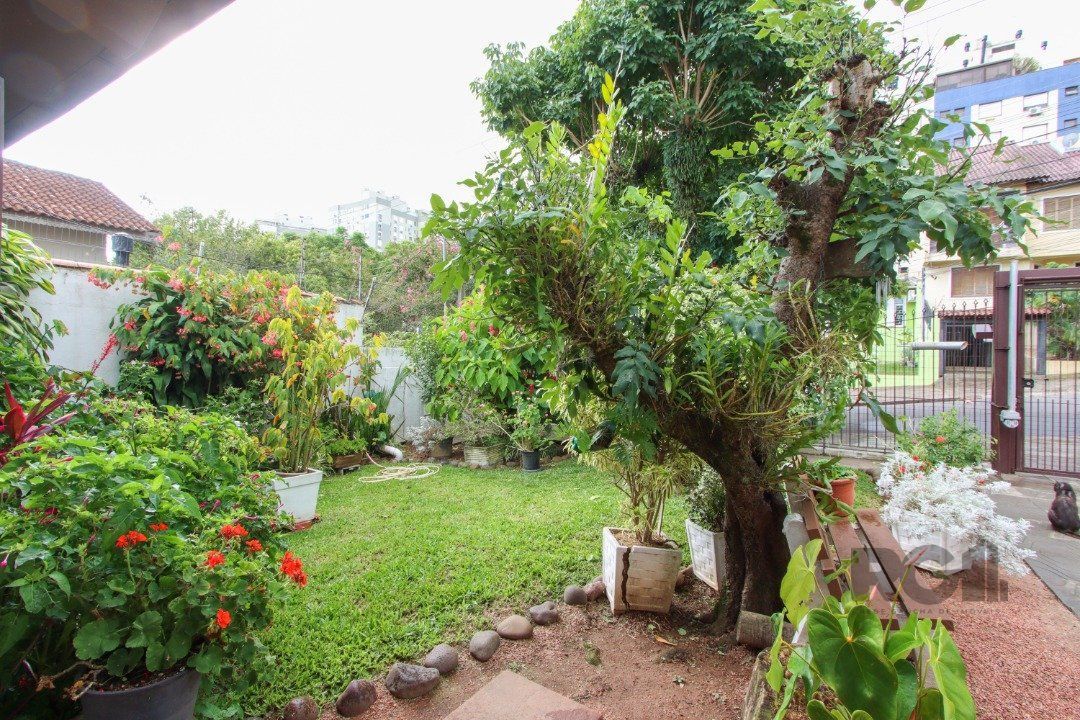 Casa à venda com 4 quartos, 200m² - Foto 3