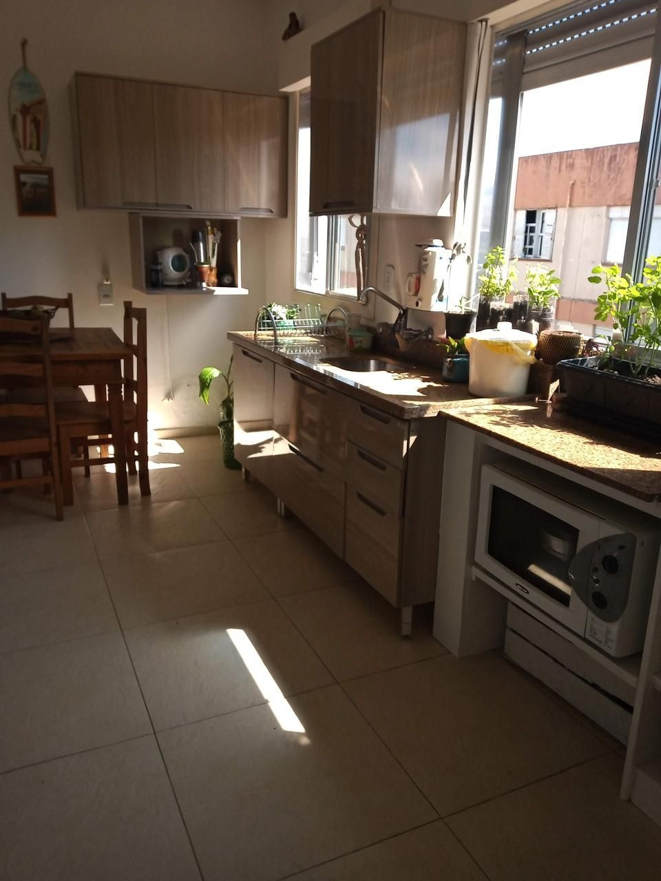 Apartamento com 3 dormitórios, 2 banheiros, à venda na Coronel Massot, 89, Camaquã, Porto Alegre