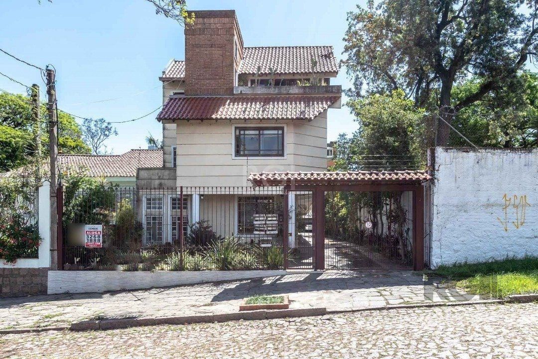 Casa em condomínio com 3 dormitórios, 3 banheiros no bairro Cristal