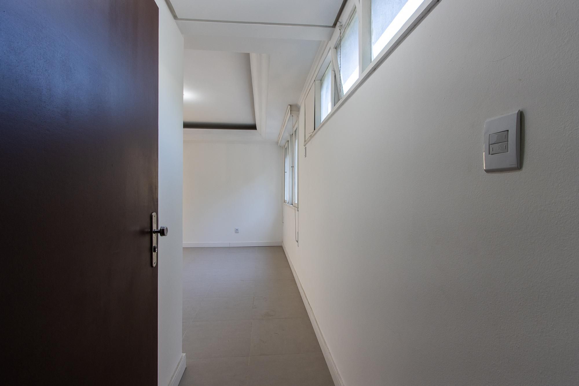 Apartamento à venda no bairro Moinhos de Vento, em Porto Alegre – RS. Com área privativa de 100.73m².