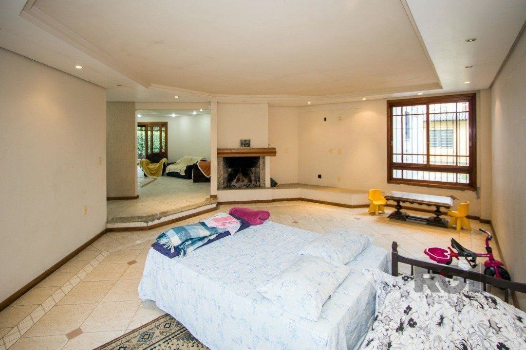 Casa à venda com 6 quartos, 321m² - Foto 9
