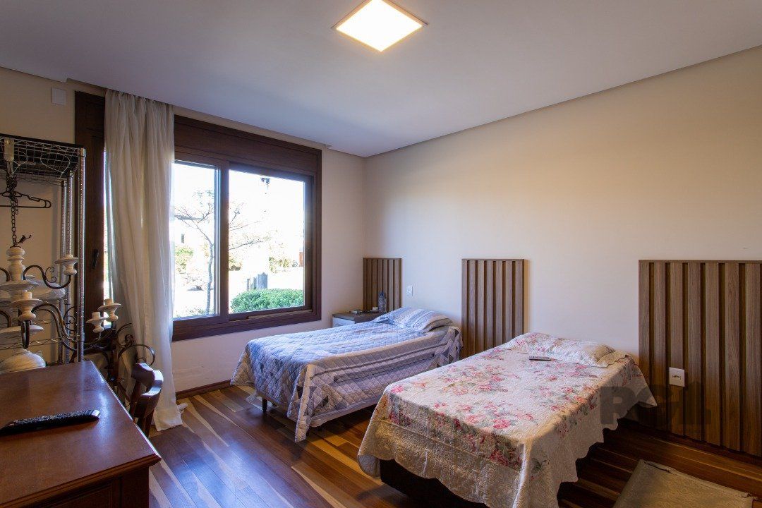 Casa de Condomínio à venda com 4 quartos, 226m² - Foto 8