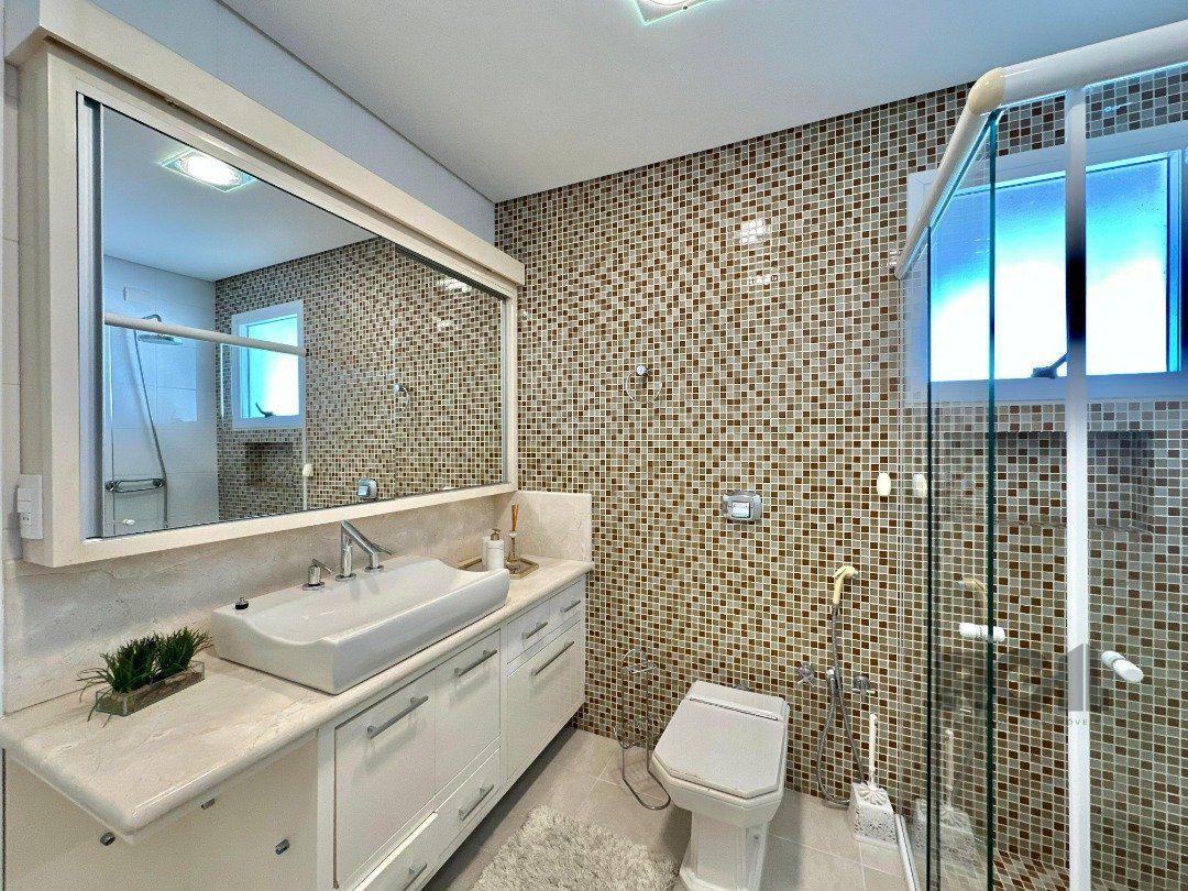 Casa de Condomínio à venda com 5 quartos, 323m² - Foto 18