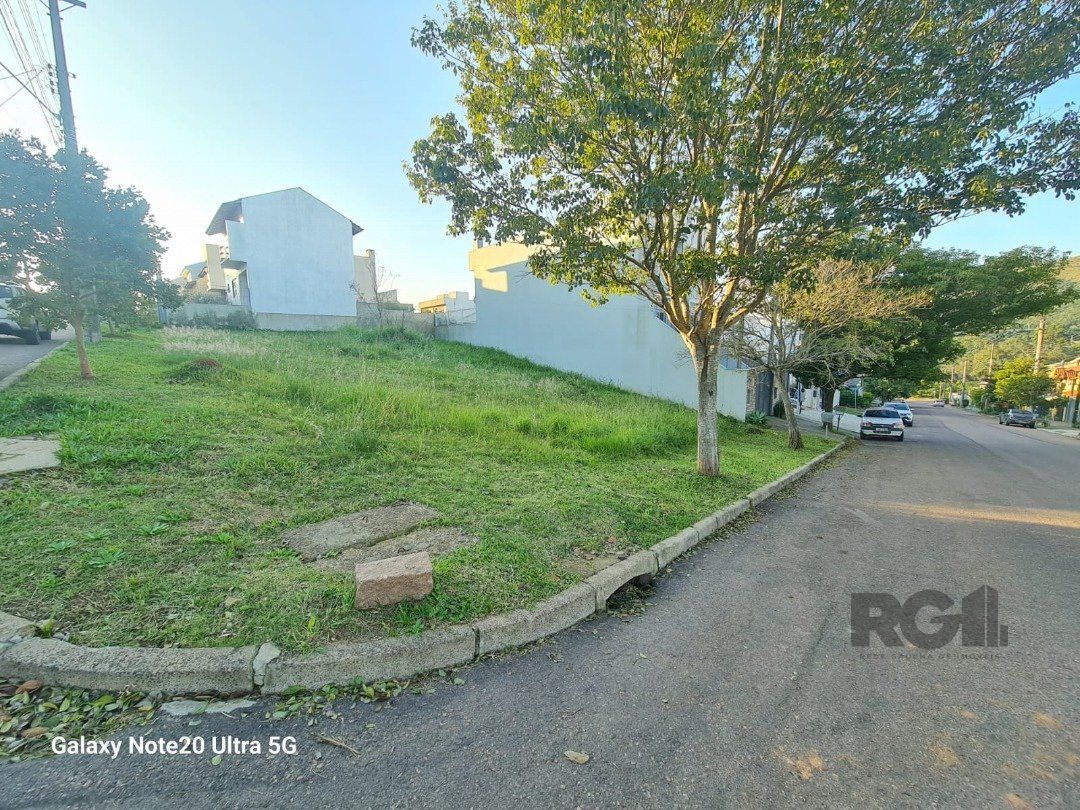 Excelente terreno de esquina de frete com área total de 210,25m2 Ideal para duas construções.