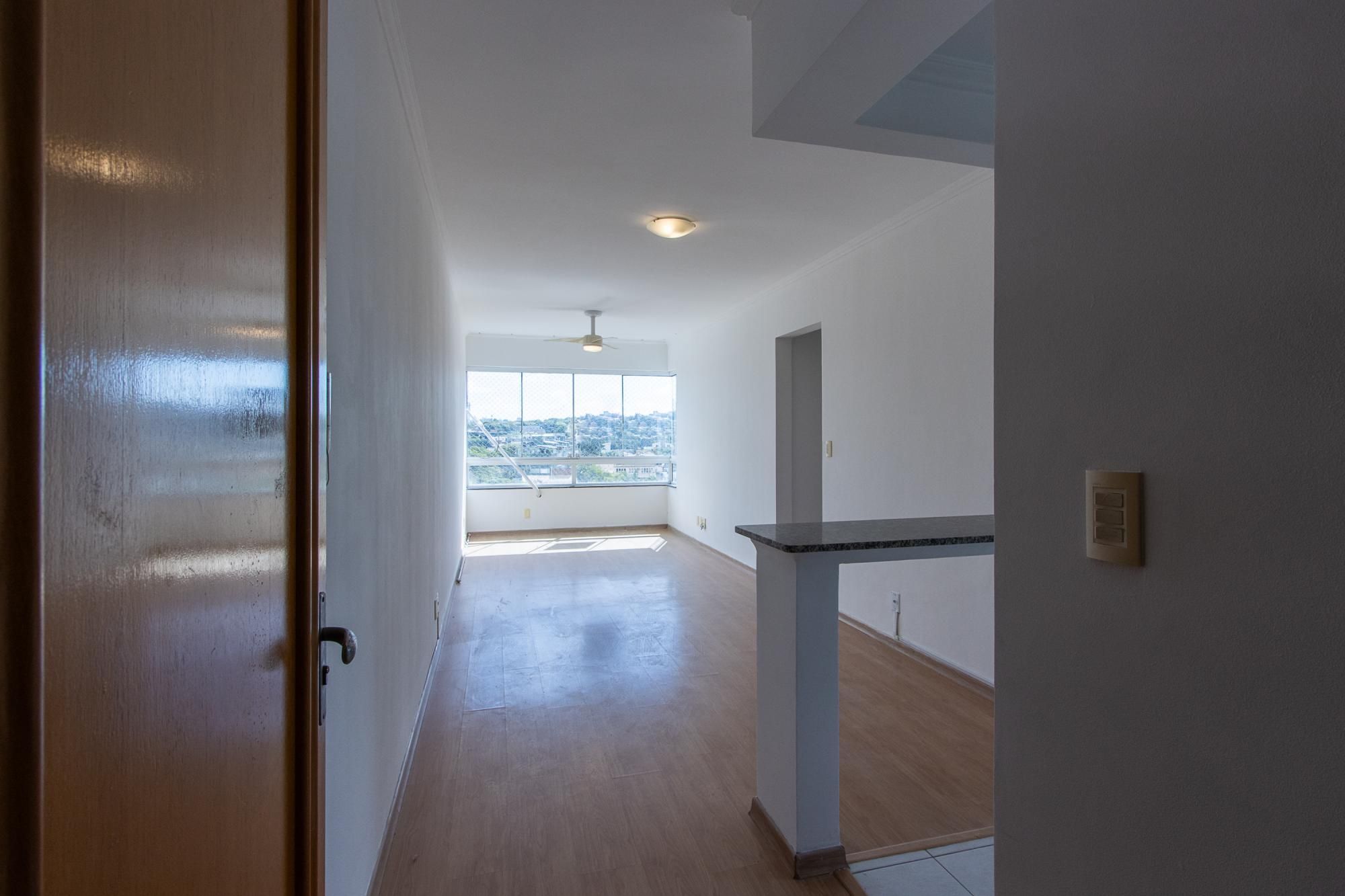 Apartamento à venda com 66m², 3 quartos, 1 vaga no bairro Cavalhada em Porto Alegre