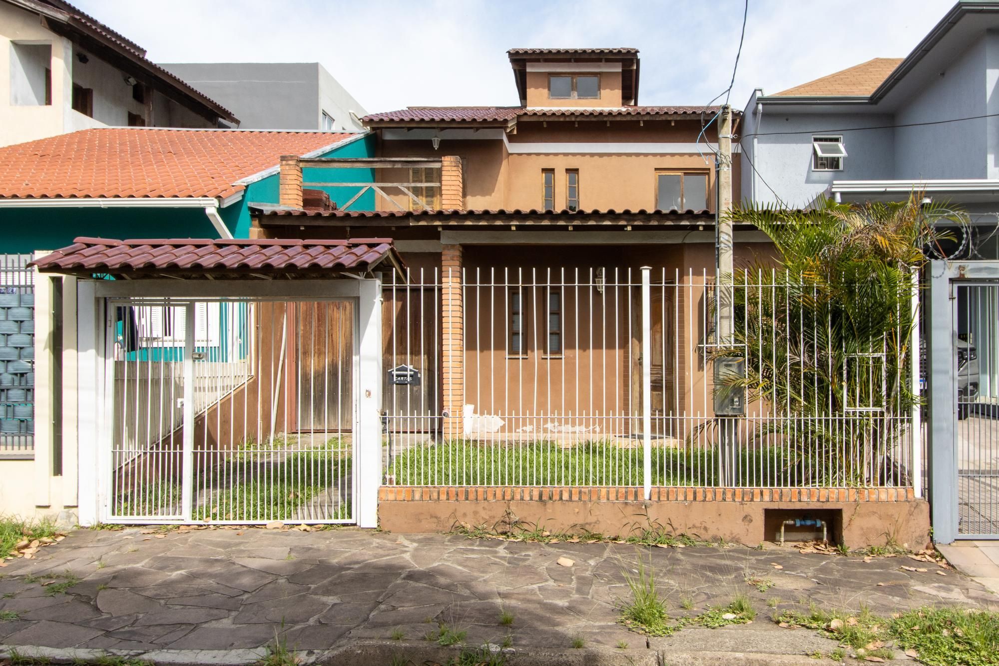 Casa, 4 quartos, 215 m² - Foto 1