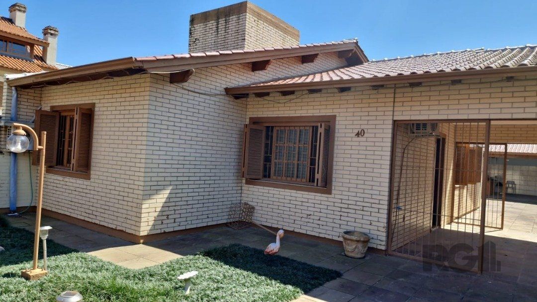 Casa à venda com 2 quartos, 97m² - Foto 1