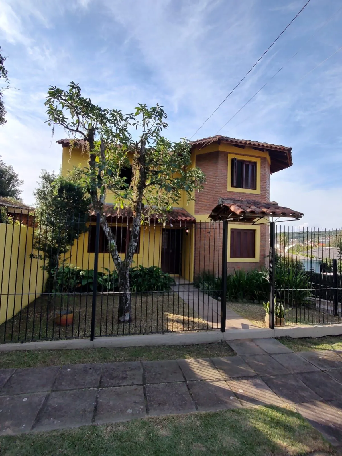 Casa, 3 dormitórios no bairro Espírito Santo em Porto Alegre para Comprar