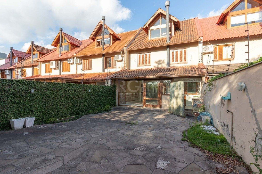 Casa à venda com 3 quartos, 233m² - Foto 8