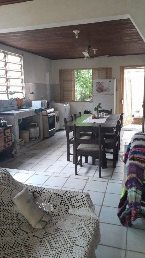 Casa à venda com 6 quartos, 200m² - Foto 32