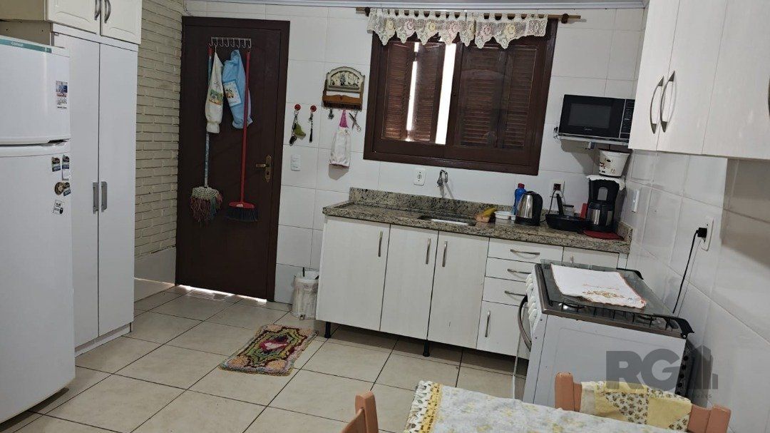 Casa à venda com 6 quartos, 320m² - Foto 9