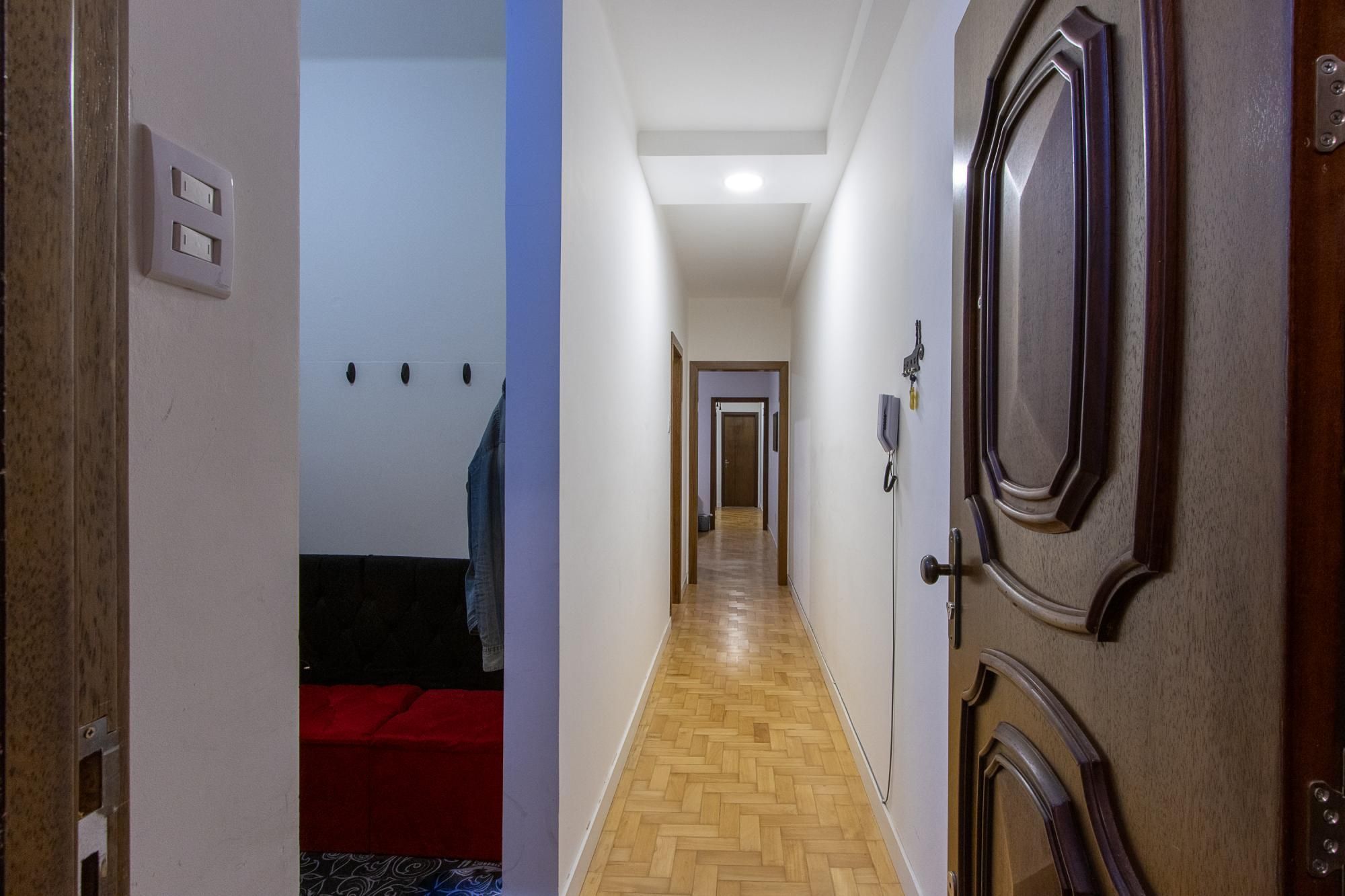 Apartamento Semi-mobiliado de 2 Quartos no Bairro Bom Fim