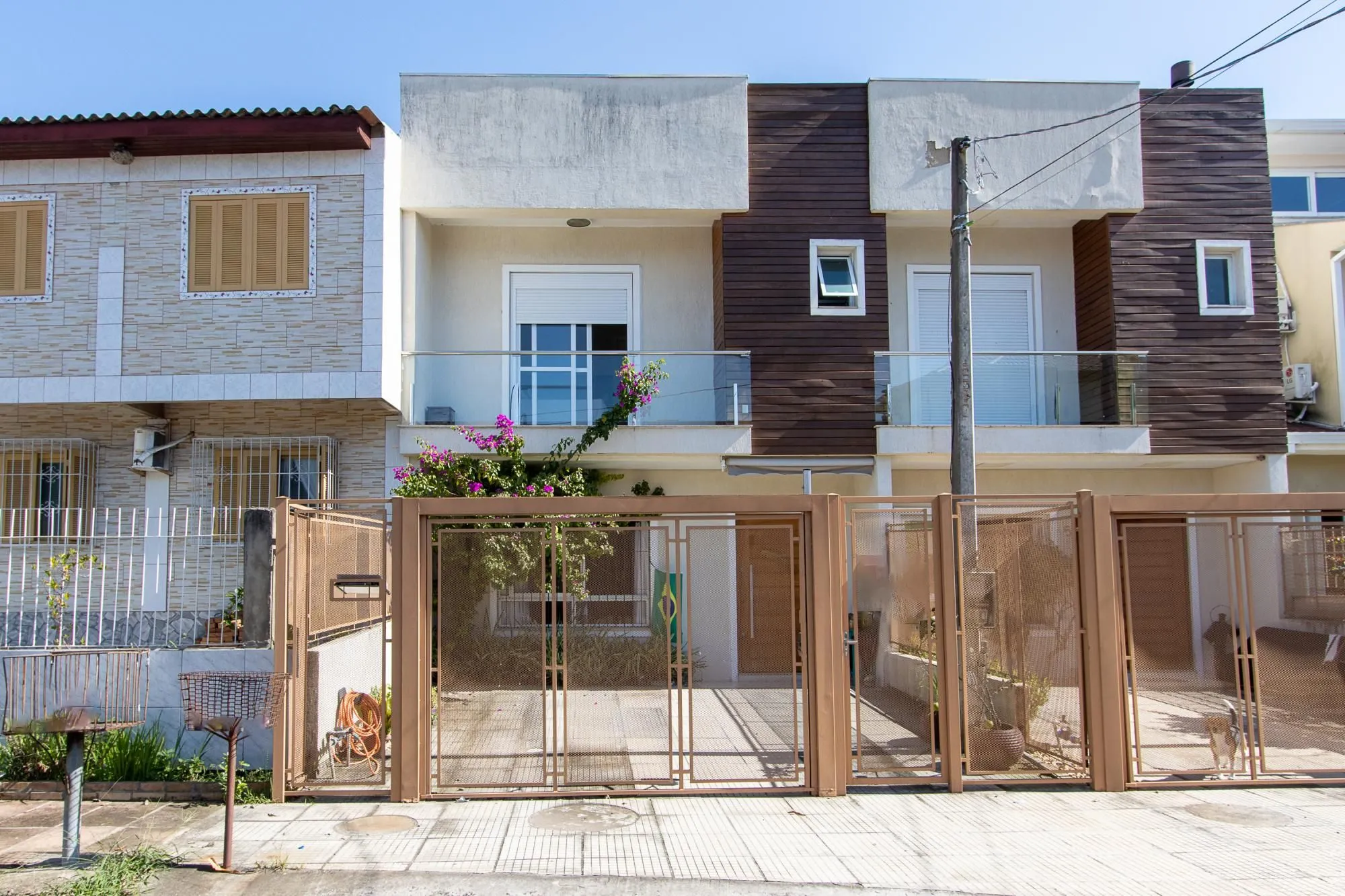 Casa à venda com 108m², 3 quartos, 1 suíte, 2 vagas no bairro Vila Nova em Porto Alegre
