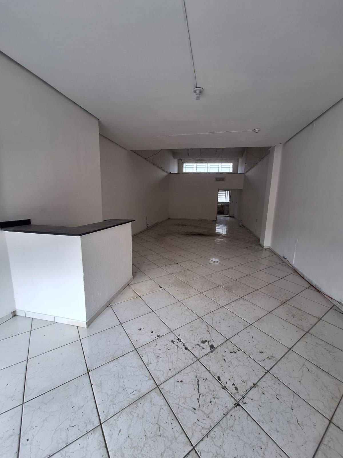 Sala Comercial vendida junto com o outro conjunto ao lado, e 4 Salas no segundo e terceiro Pavimento