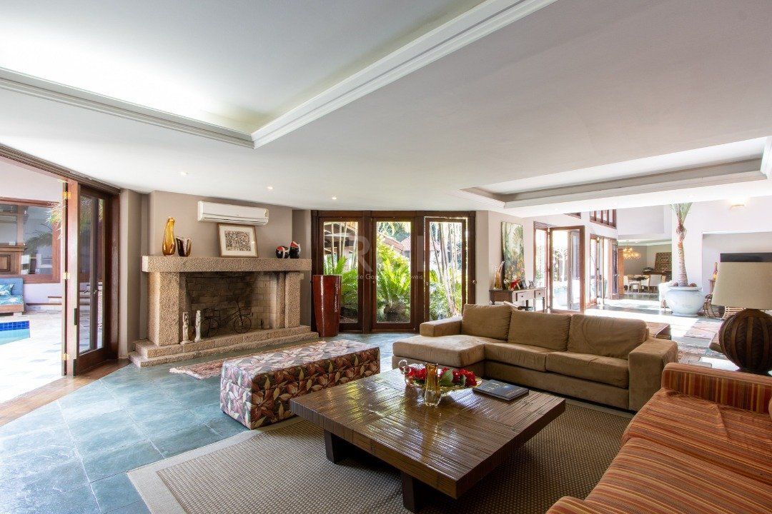 Casa de Condomínio à venda com 8 quartos, 1350m² - Foto 9