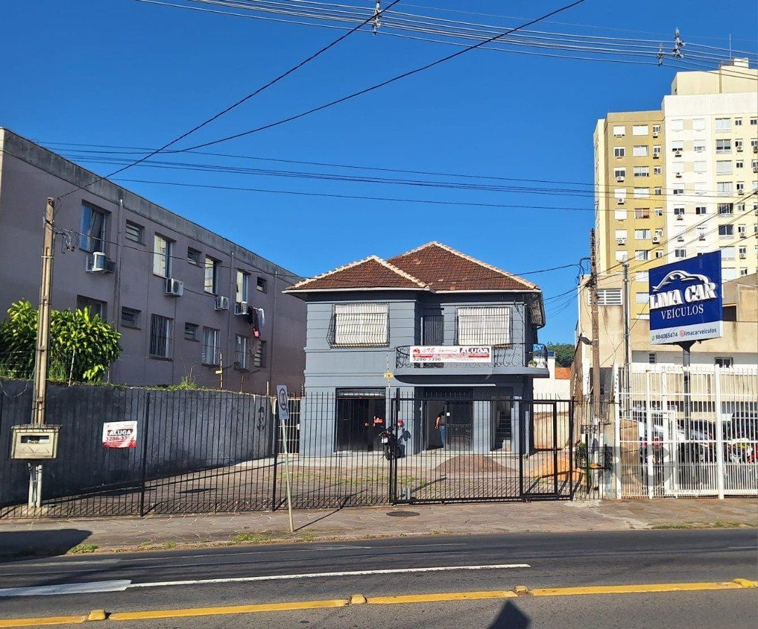 Casa 5 dormitórios no bairro Azenha