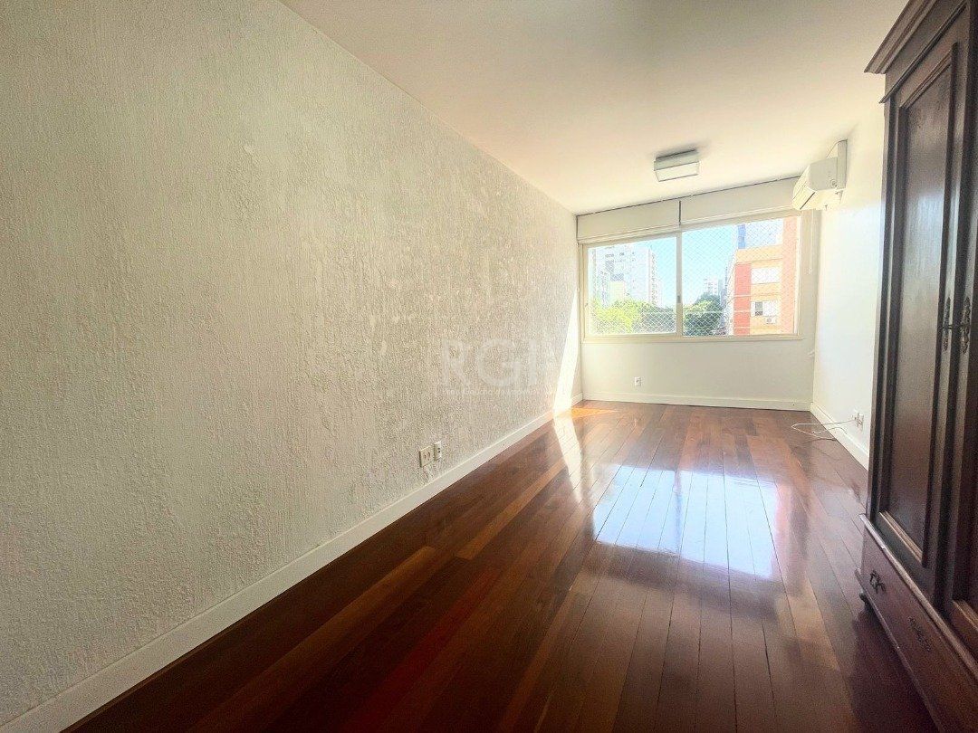 Apartamento à venda com 45m², 1 quarto, 1 vaga no bairro Menino Deus em Porto Alegre