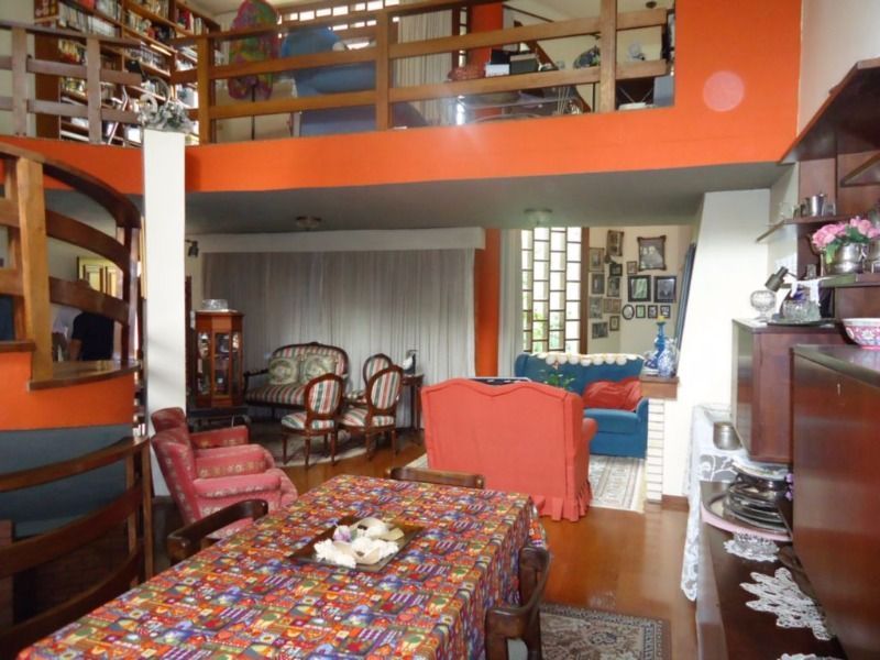 Casa à venda com 3 quartos, 290m², 1 suíte, 3 vagas, Rua Alcebiades Antônio dos Santos no bairro Nonoai em Porto Alegre