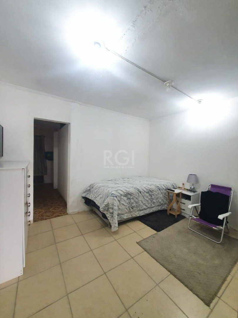 Casa à venda com 5 quartos, 226m² - Foto 4