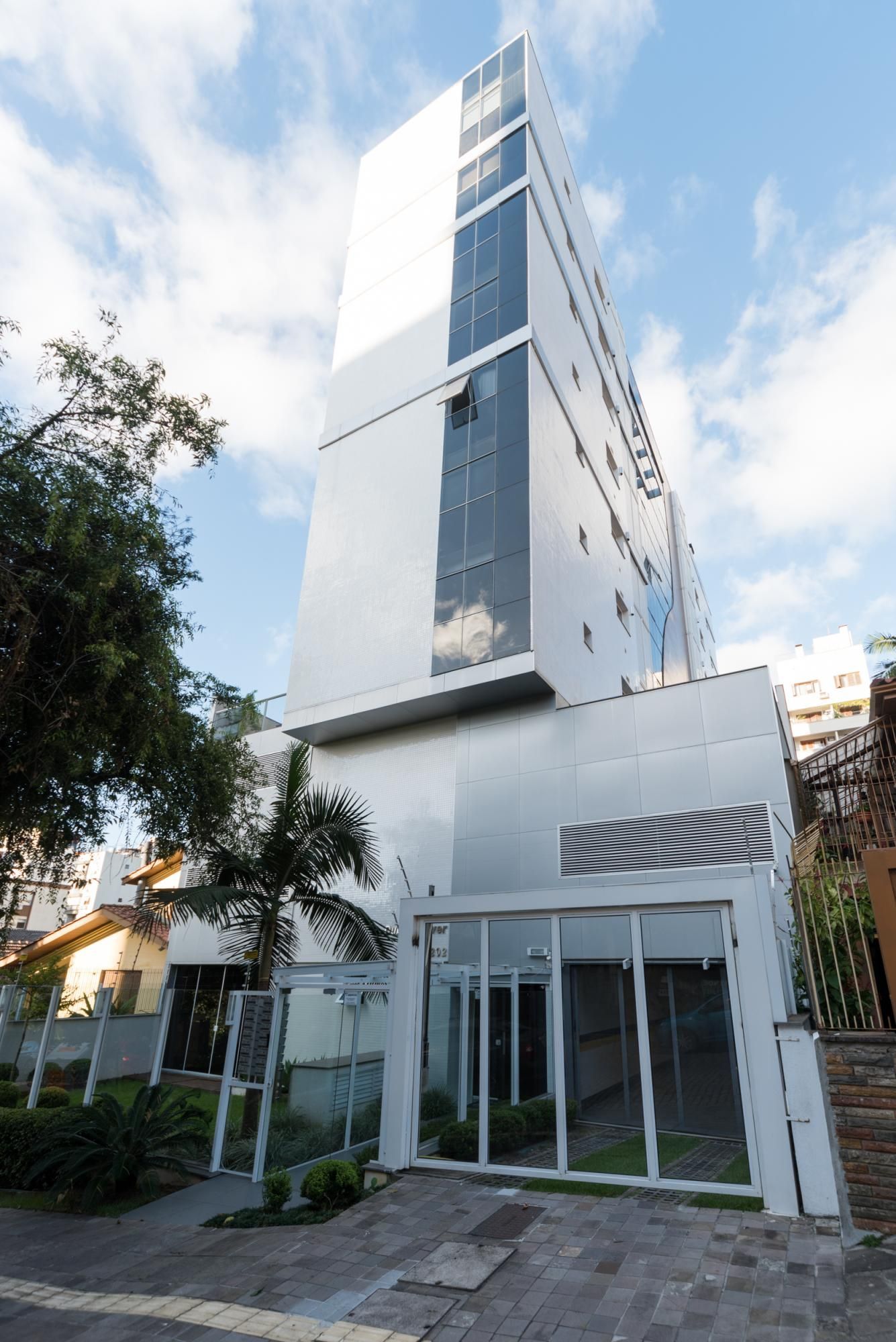 Edifício classe "A" apto 1 dorm.suite + Box Escriturado , virado p Norte