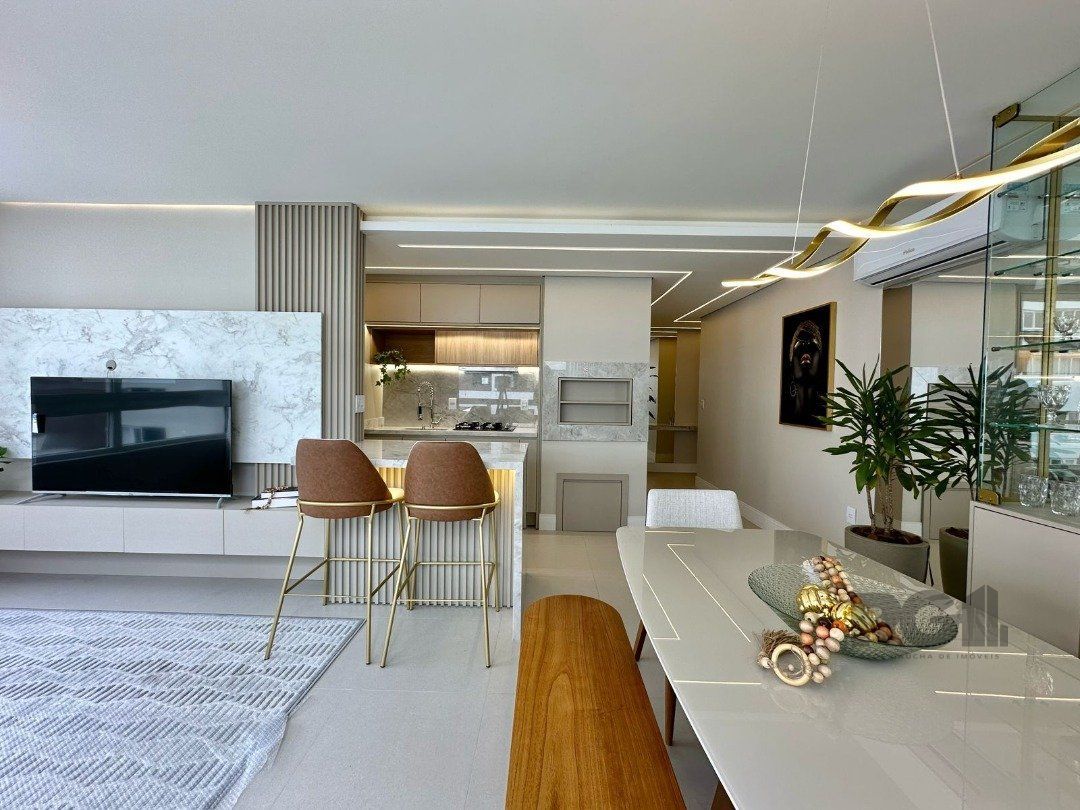 Apartamento à venda com 3 quartos, 95m² - Foto 2