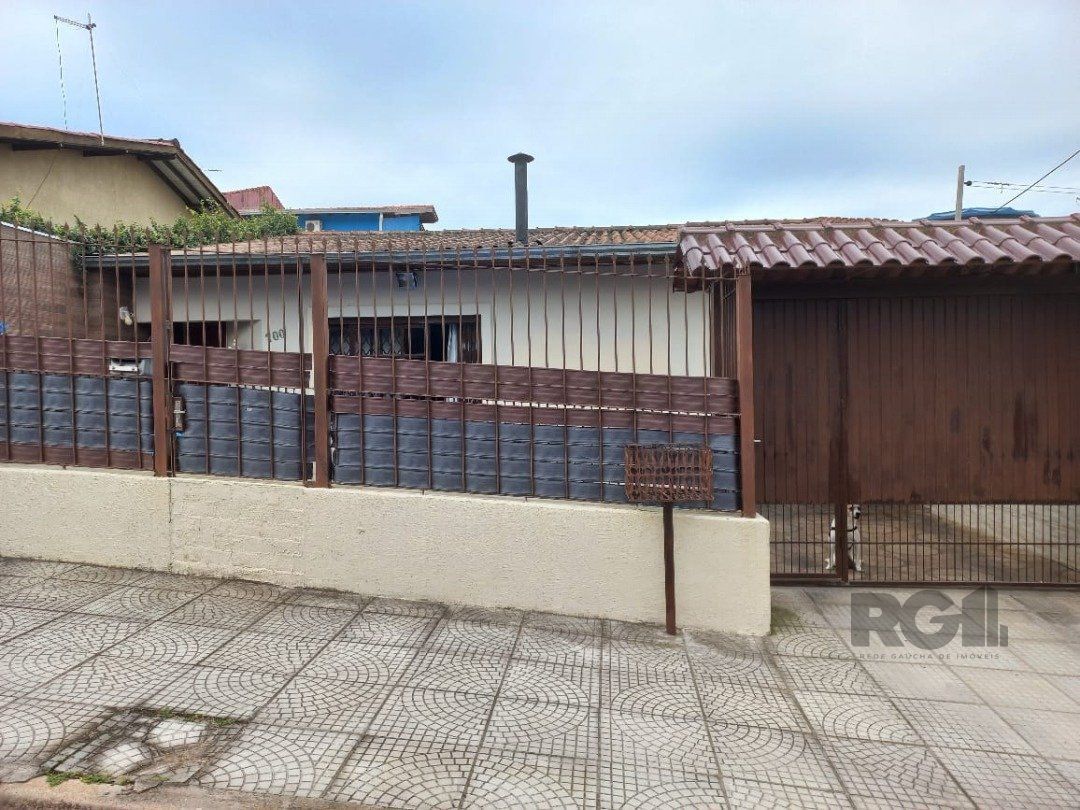 Casa 2 dormitórios com piscina na Vila Nova Porto Alegre