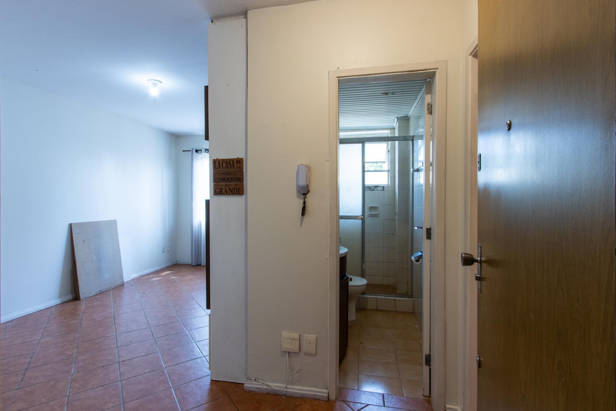 Excelente apartamento de um dormitório com box privativo coberto
