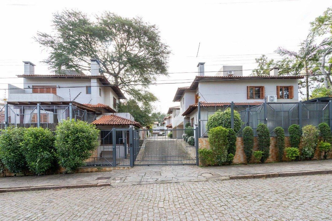 Casa em condomínio para Venda com 4 dormitórios, sendo 1 suites e 4 vagas no bairro Ipanema