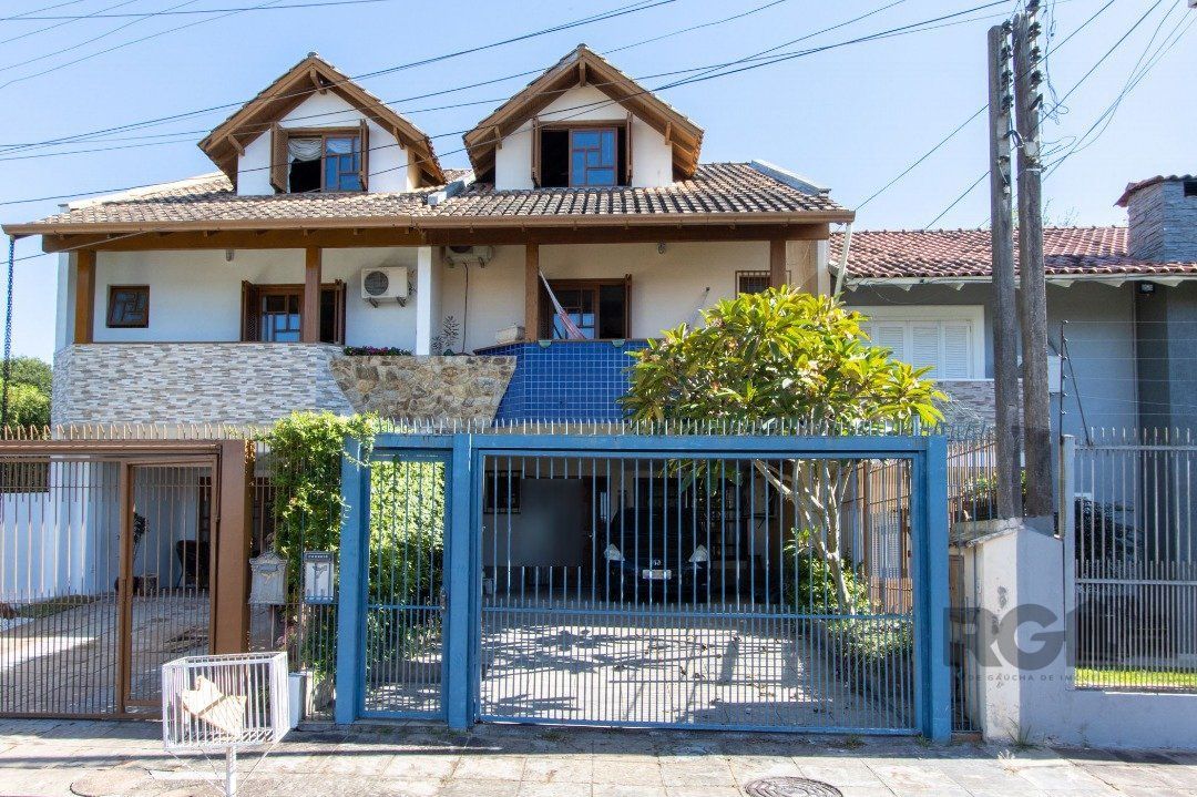 Casa com 184m², 3 dormitórios no bairro Espírito Santo em Porto Alegre para Comprar