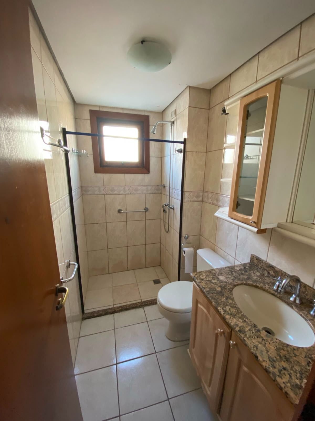 Apartamento Semimobiliado à Venda em Passo da Areia, Porto Alegre, RS