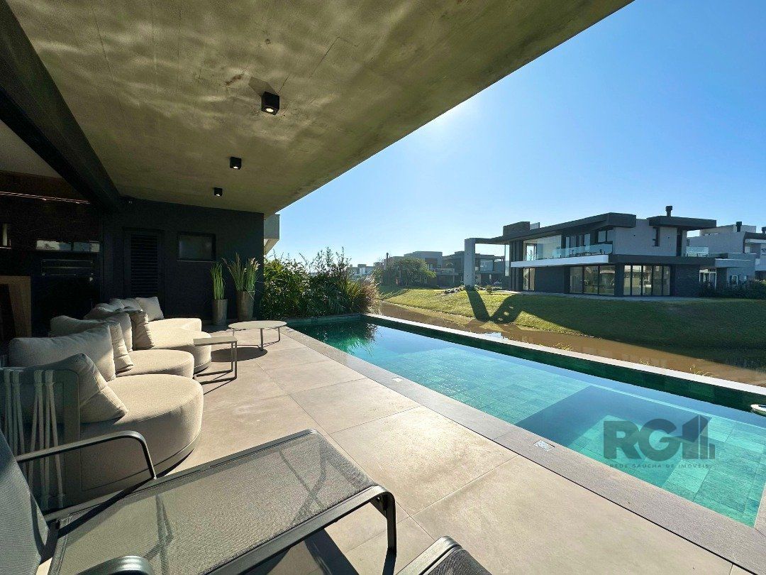 Casa de Condomínio à venda com 5 quartos, 428m² - Foto 2