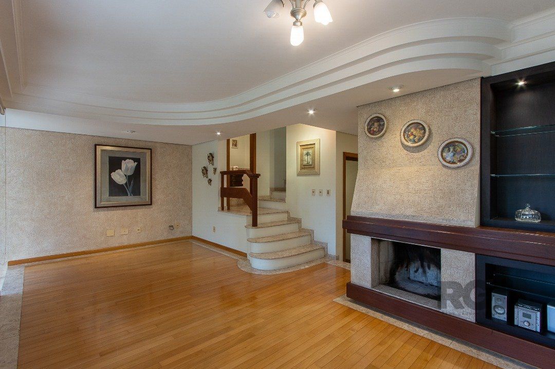 Casa de Condomínio à venda com 4 quartos, 216m² - Foto 4
