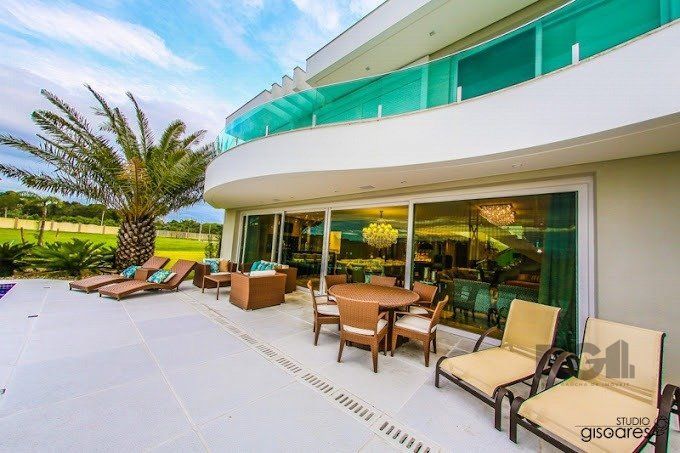 Casa de Condomínio à venda com 4 quartos, 400m² - Foto 2