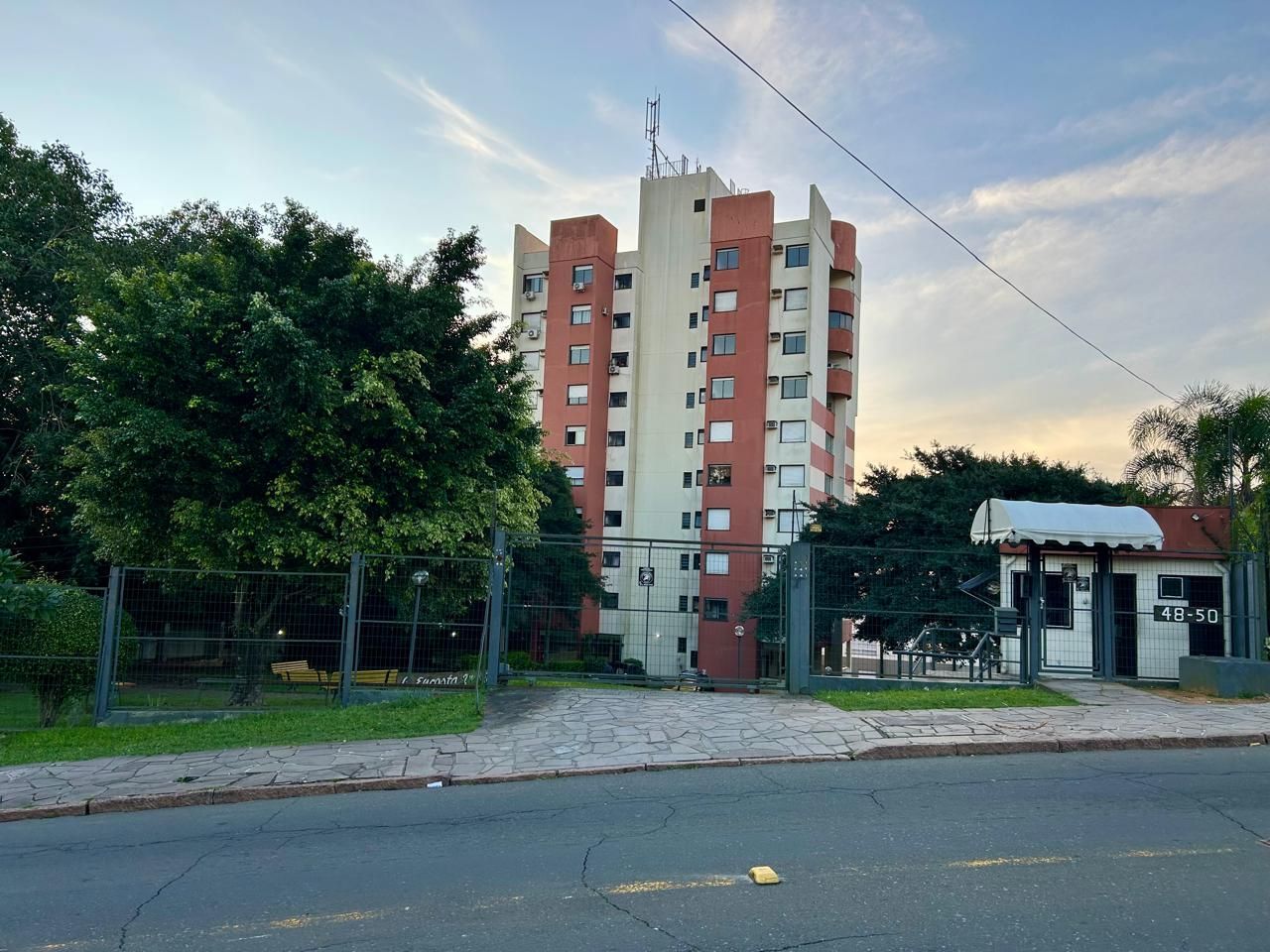 Belo apartamento, 2 quartos, elevador - Bairro Glória