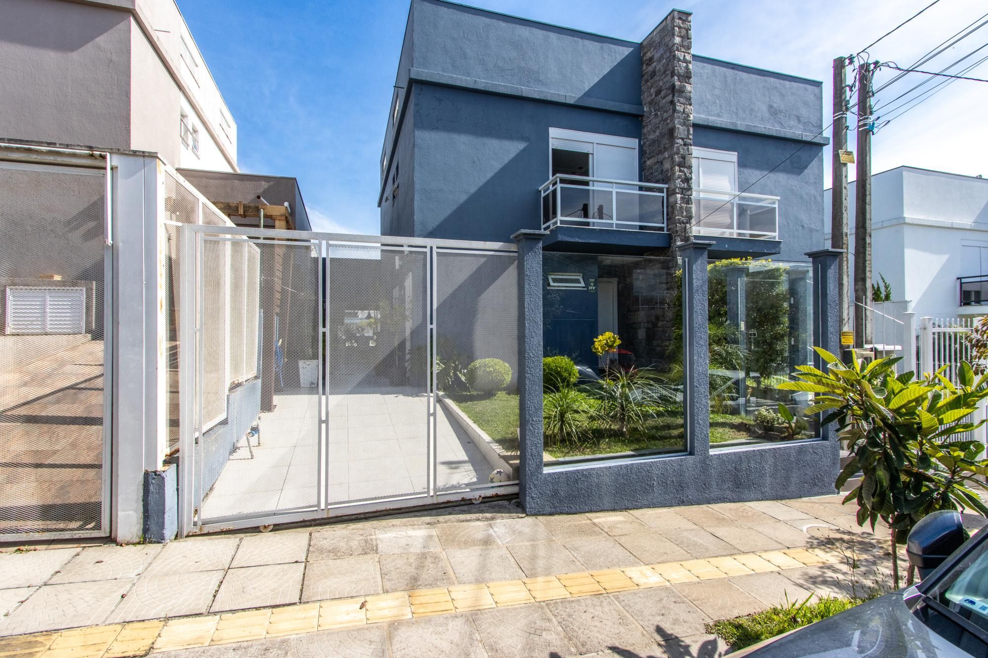 Casa à venda com piscina e espaço gourmet na Chacara das Nascentes, Porto Alegre
