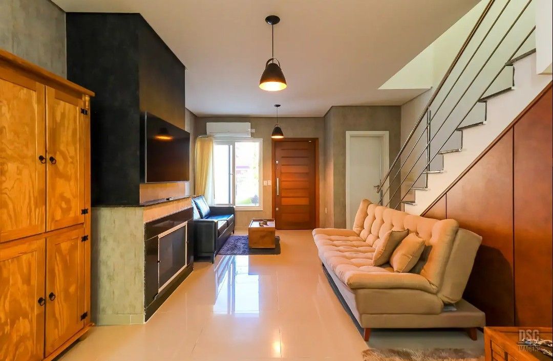 Casa para Venda - 178.4m², 3 dormitórios, sendo 1 suites, 2 vagas - Hípica