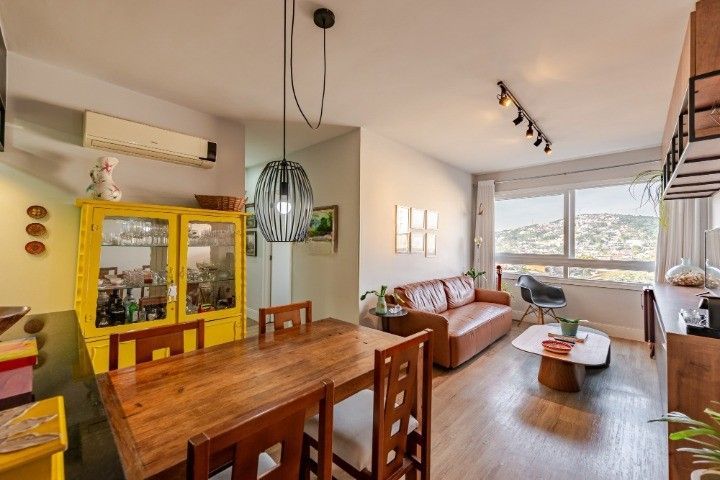 Apartamento de 3 dormitórios, sendo 1 suíte, com churrasqueira, 2 vagas de garagem cobertas, infra completa.