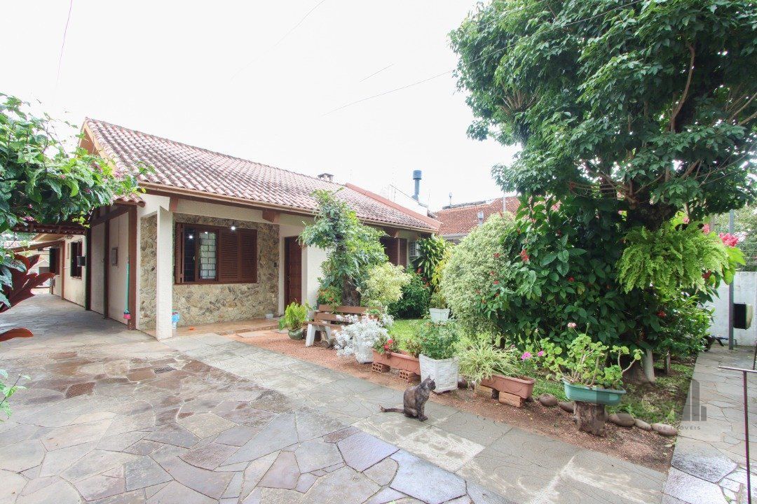 Casa à venda com 4 quartos, 200m² - Foto 1