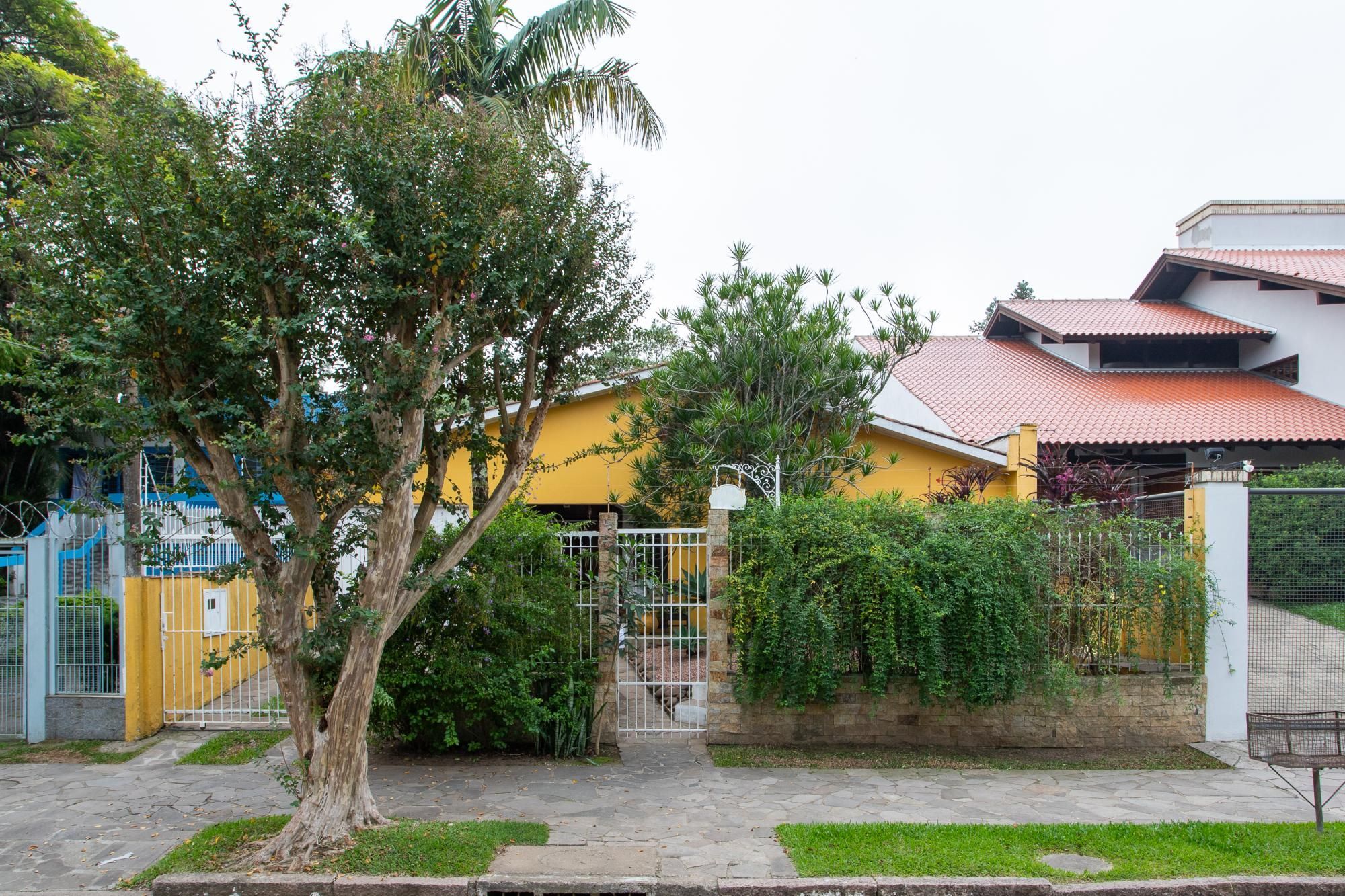 Casa à venda com 5 quartos, 183m² - Foto 2