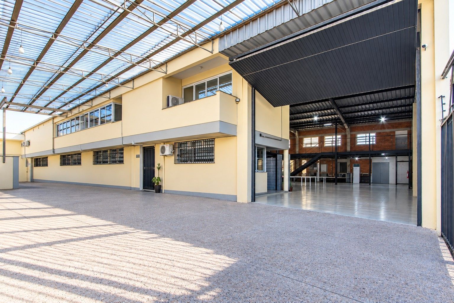 Pavilhão, à venda, 912 m², Guarujá - Porto Alegre — foto 2