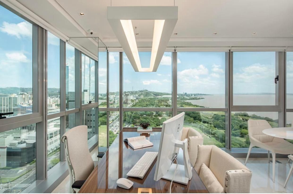 Sala Comercial à venda com 53m², 1 quarto, 1 vaga no bairro Praia de Belas em Porto Alegre