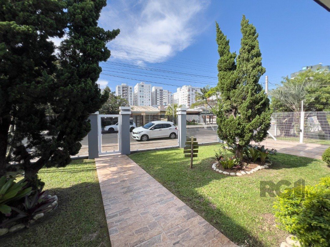 Casa à venda com 5 quartos, 350m² - Foto 2