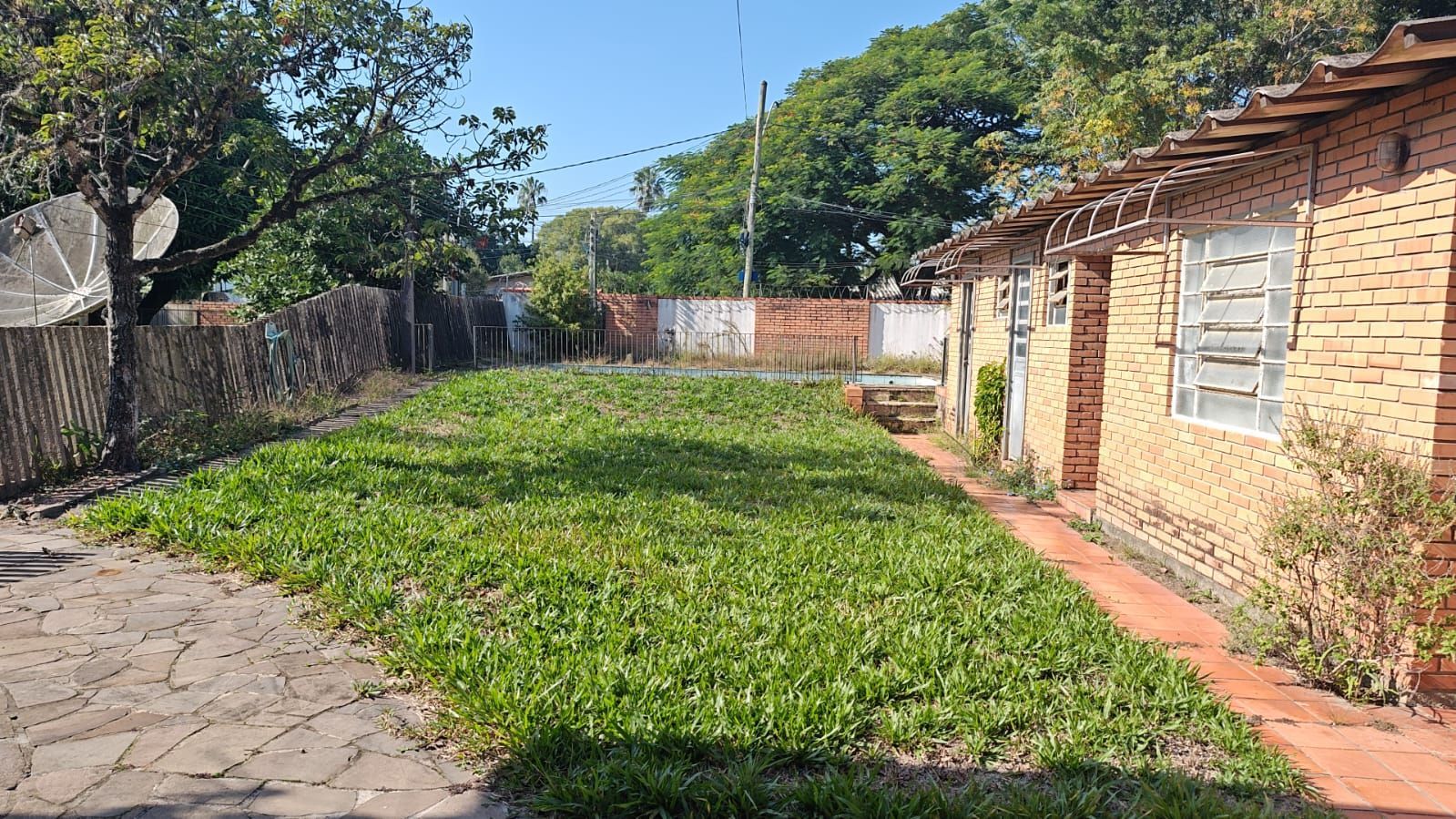 Casa à venda com 3 quartos, 99m² - Foto 2