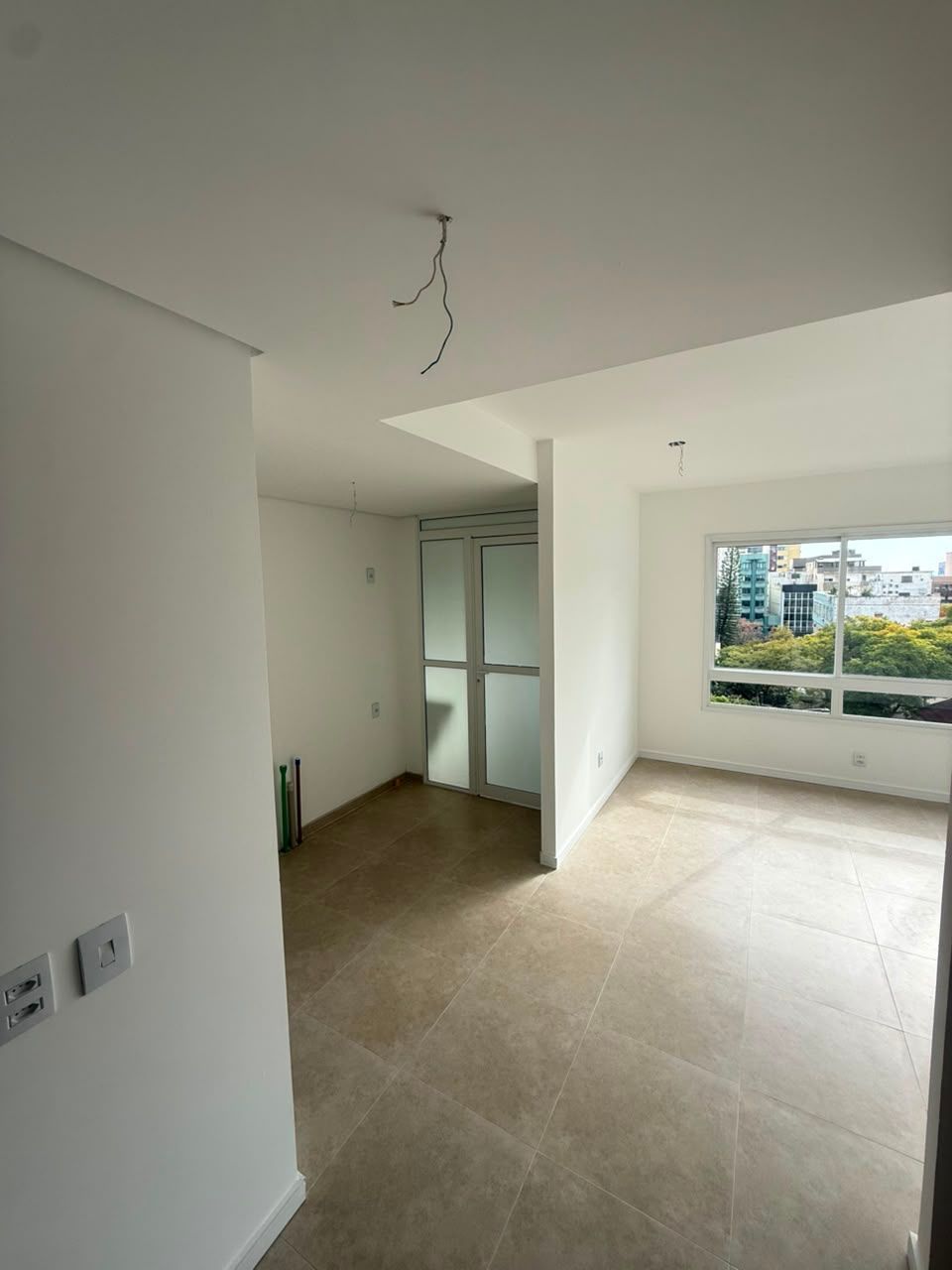 Apartamento para Venda - 69.96m², 2 dormitórios, sendo 2 suites, 1 vaga - Moinhos de Vento — foto 2