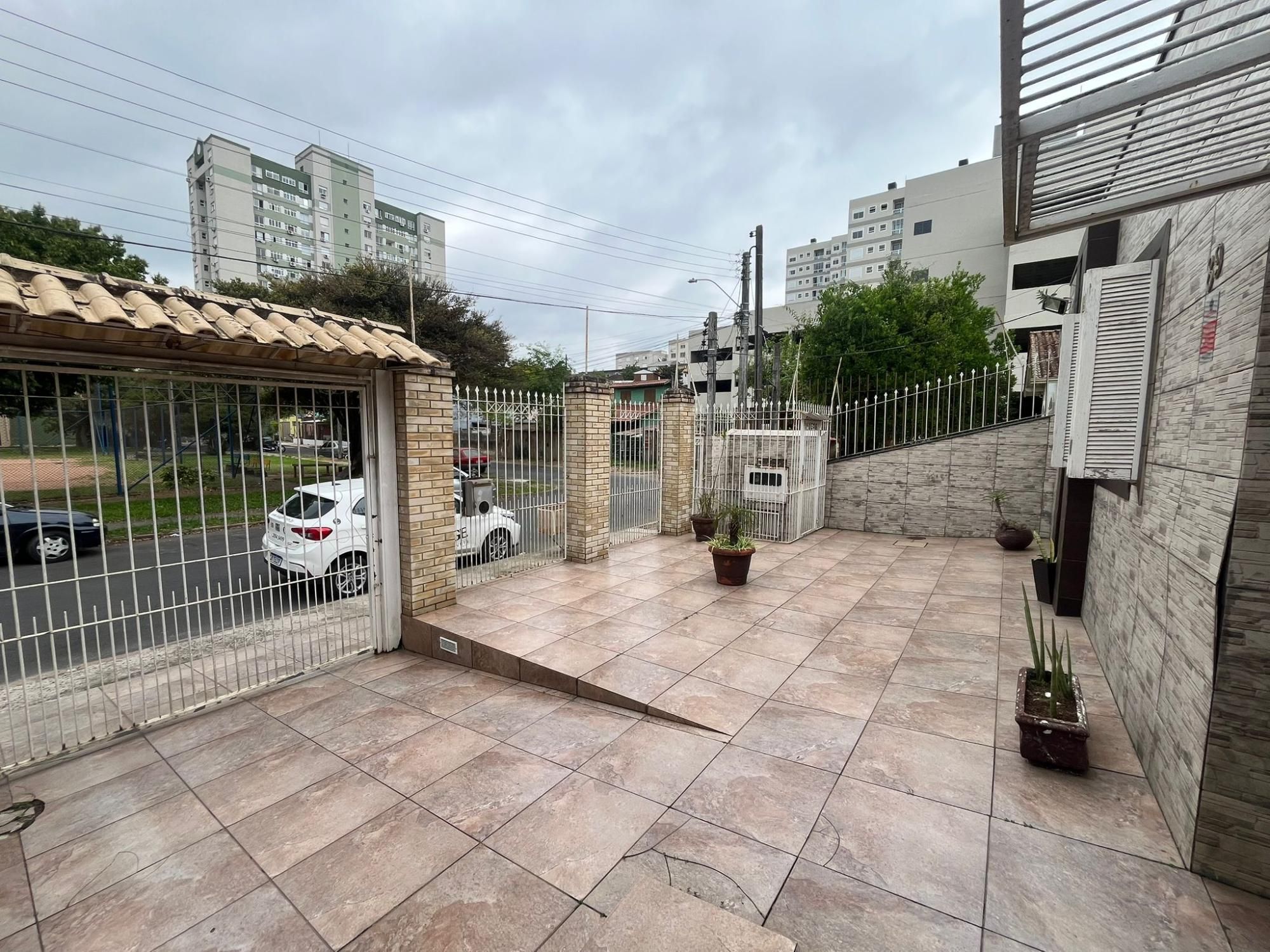 Duas casas no mesmo terreno – conforto, espaço e excelente localização!