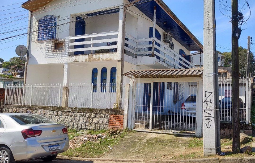 Casa à venda com 4 quartos, 237m² - Foto 1